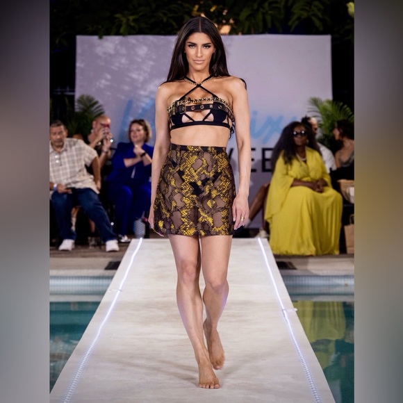 Meet your Posher, Carrie - Picture 8 of 13